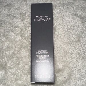 Mary Kay Timewise Matte 3D Foundation in Black Packaging
